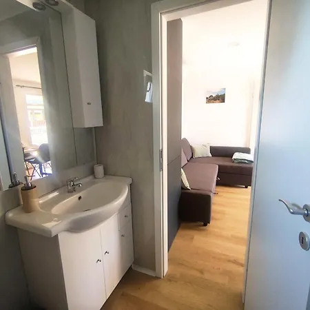 Mobile Homes Lila & Pino - Pool Access, Beachfront In Privlaka (Zadar)