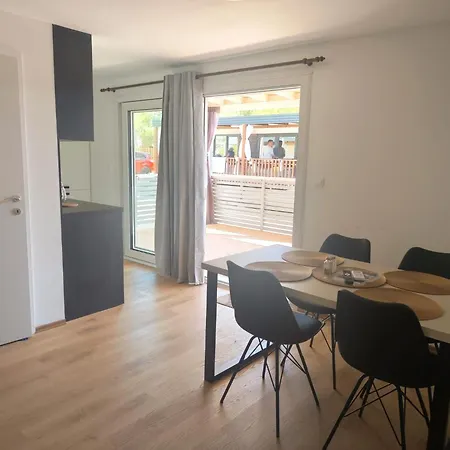 Mobile Homes Lila & Pino - Pool Access, Beachfront In * Privlaka (Zadar)