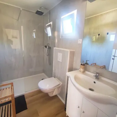 Ferienhaus Mobile Homes Lila & Pino - Pool Access, Beachfront In