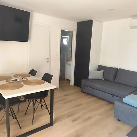 Mobile Homes Lila&pino - Pool Access, Beachfront In Casa vacanze Privlaka (Zadar)