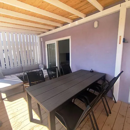 Mobile Homes Lila&pino - Pool Access, Beachfront In