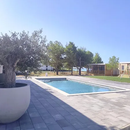 Mobile Homes Lila & Pina - Pool Access, Beachfront In * פריבלאקה