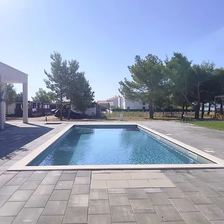 Mobile Homes Lila & Pino - Pool Access, Beachfront In Ferienhaus