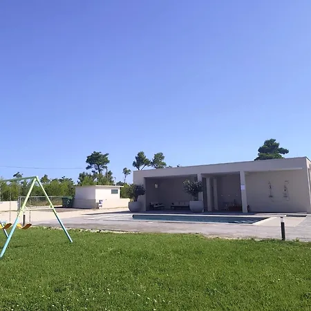 Mobile Homes Lila & Pina - Pool Access, Beachfront In