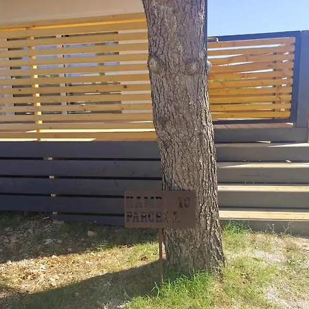 Mobile Homes Lila & Pino - Pool Access, Beachfront In Ferienhaus Privlaka (Zadar)